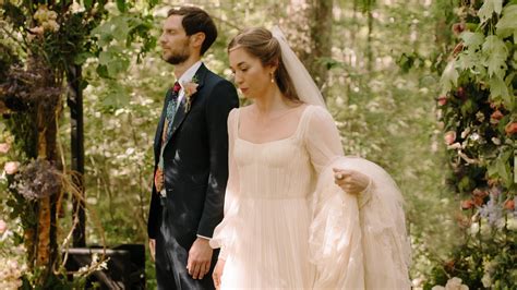 abito sposo gucci|Matrimonio in un castello da fiaba della Borgogna. L'abito da .